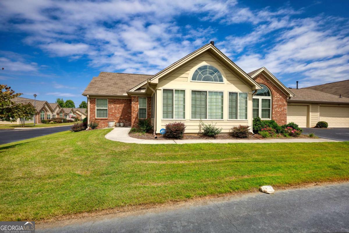 1000 Silver Summit DR SE