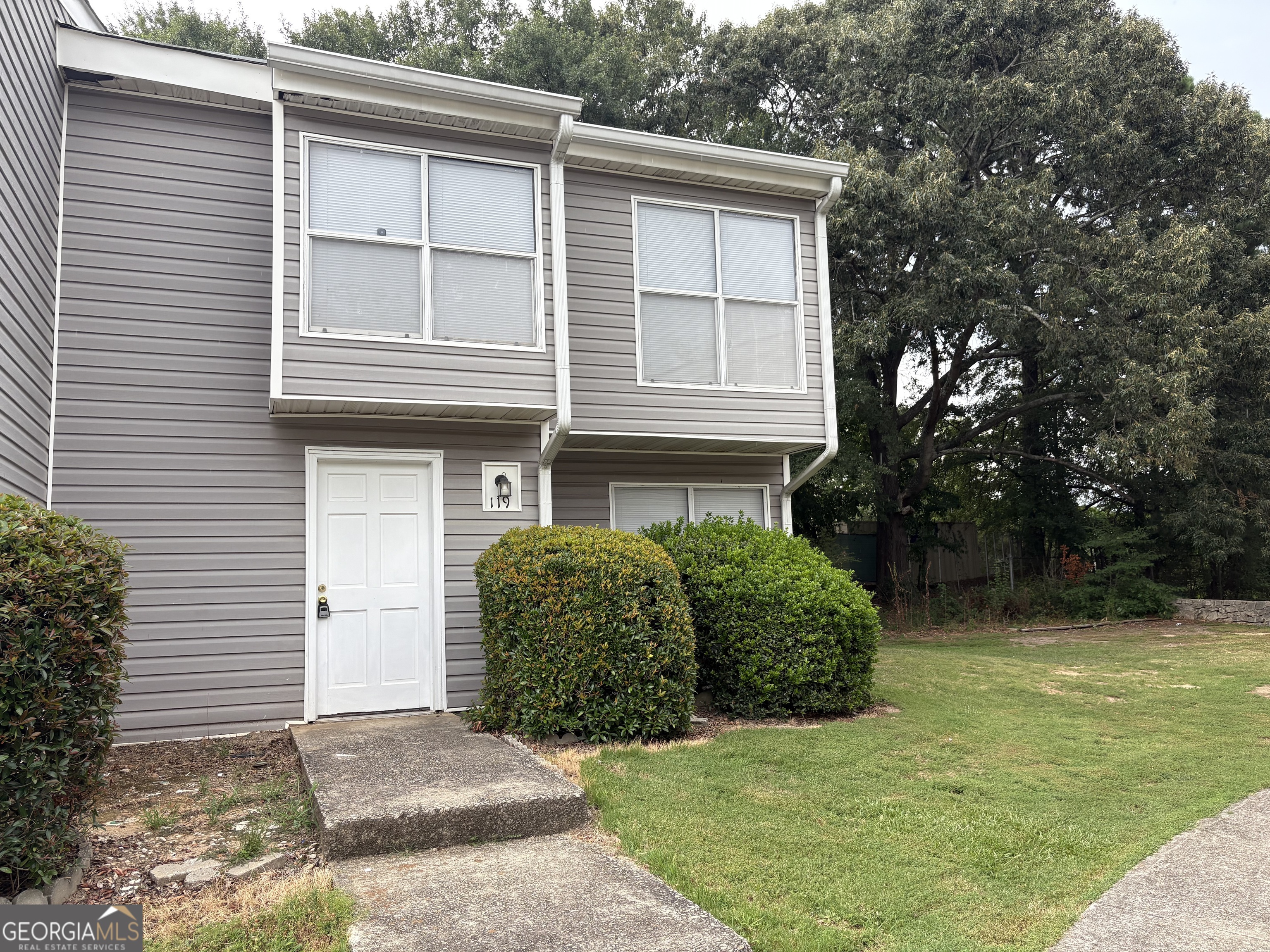 Charming 3BR/2.5BA Corner Condo - Prime Location & Low Maintenance! Welcome to 119 Governors Dr., Forest Park, GA! This spacious 2-story corner unit condo features 3 bedrooms, 2.5 baths, and 1,419 sq. ft. with an open floor plan and private side yard. Located in a swim community, the HOA covers lawn care and exterior maintenance, including the roof-making it truly low-maintenance living! Enjoy being just 5 minutes from the airport, walking distance to the Georgia Farmers Market, and only 5 minutes to downtown Atlanta, with easy access to I-285 and I-75.