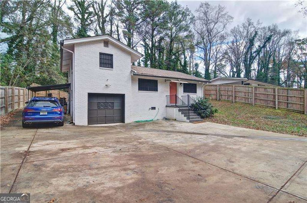 Photo of 461 Meadowbrook Drive SE, Marietta, GA 30067 (MLS # 10657191)