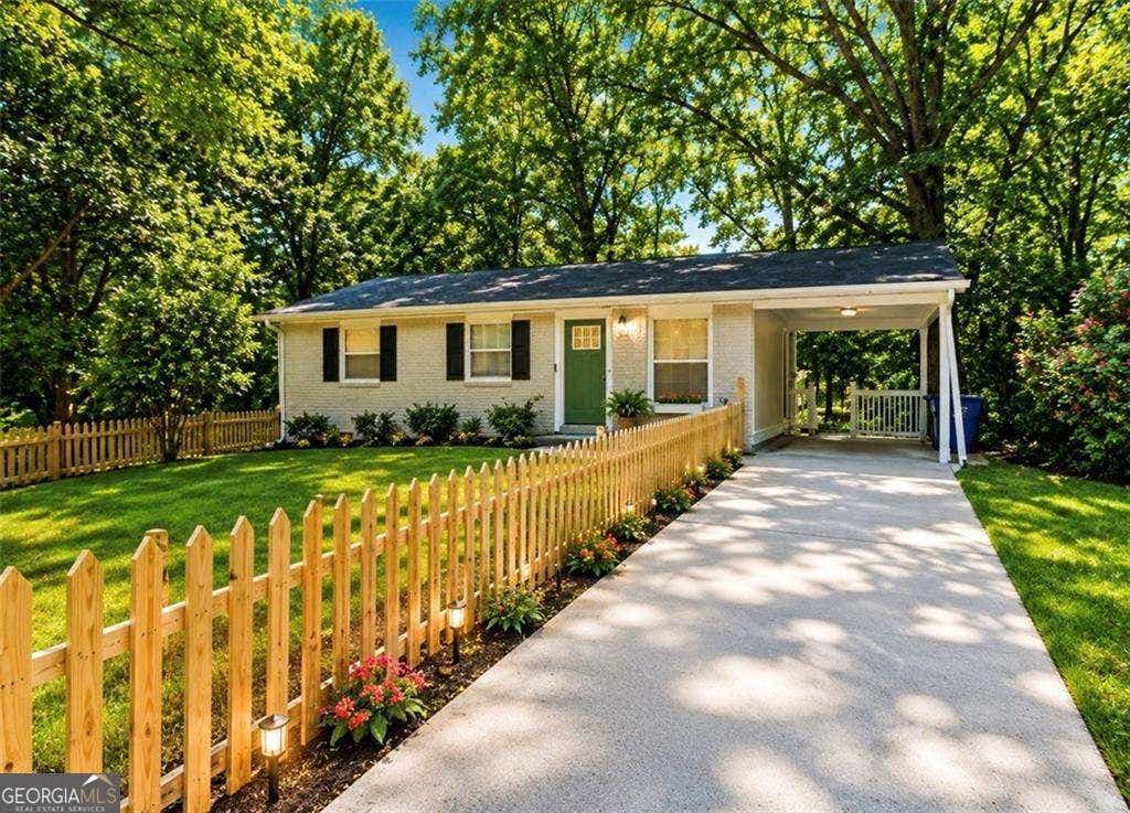 Photo of 3560 Fairlane Drive NW, Atlanta, GA 30331 (MLS # 10822979)