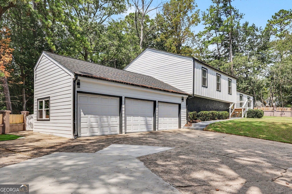 Photo of 3919 Lower Roswell Road, Marietta, GA 30068 (MLS # 10870634)