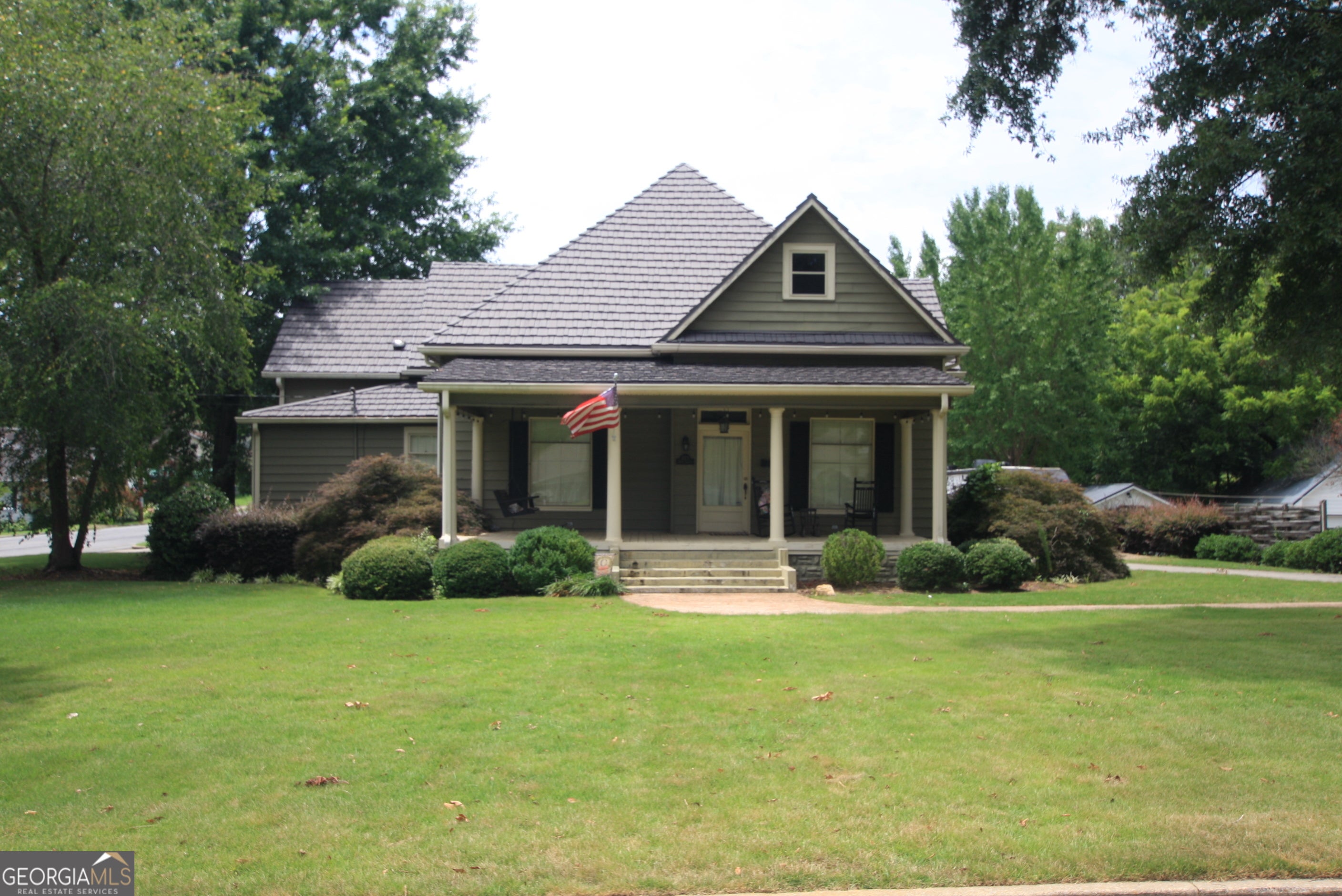 223 Bluff ST