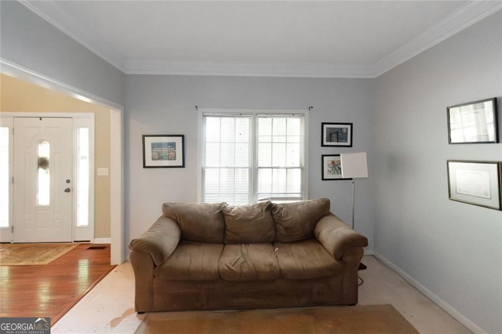 736 Ellison RD