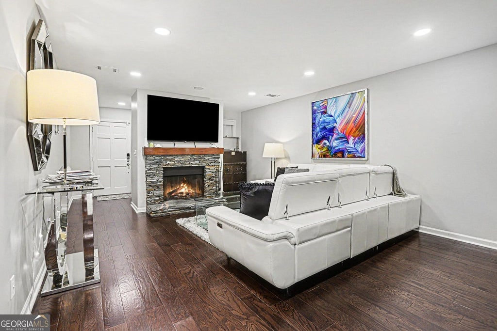 Photo of 7 Saint Claire Lane NE, Atlanta, GA 30324 (MLS # 10782234)