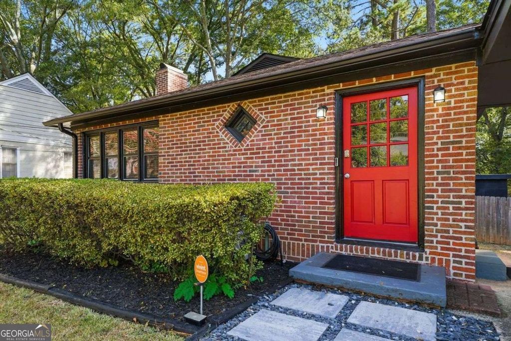 Photo of 1848 BRANDYWINE Street SW, Atlanta, GA 30310 (MLS # 10632754)