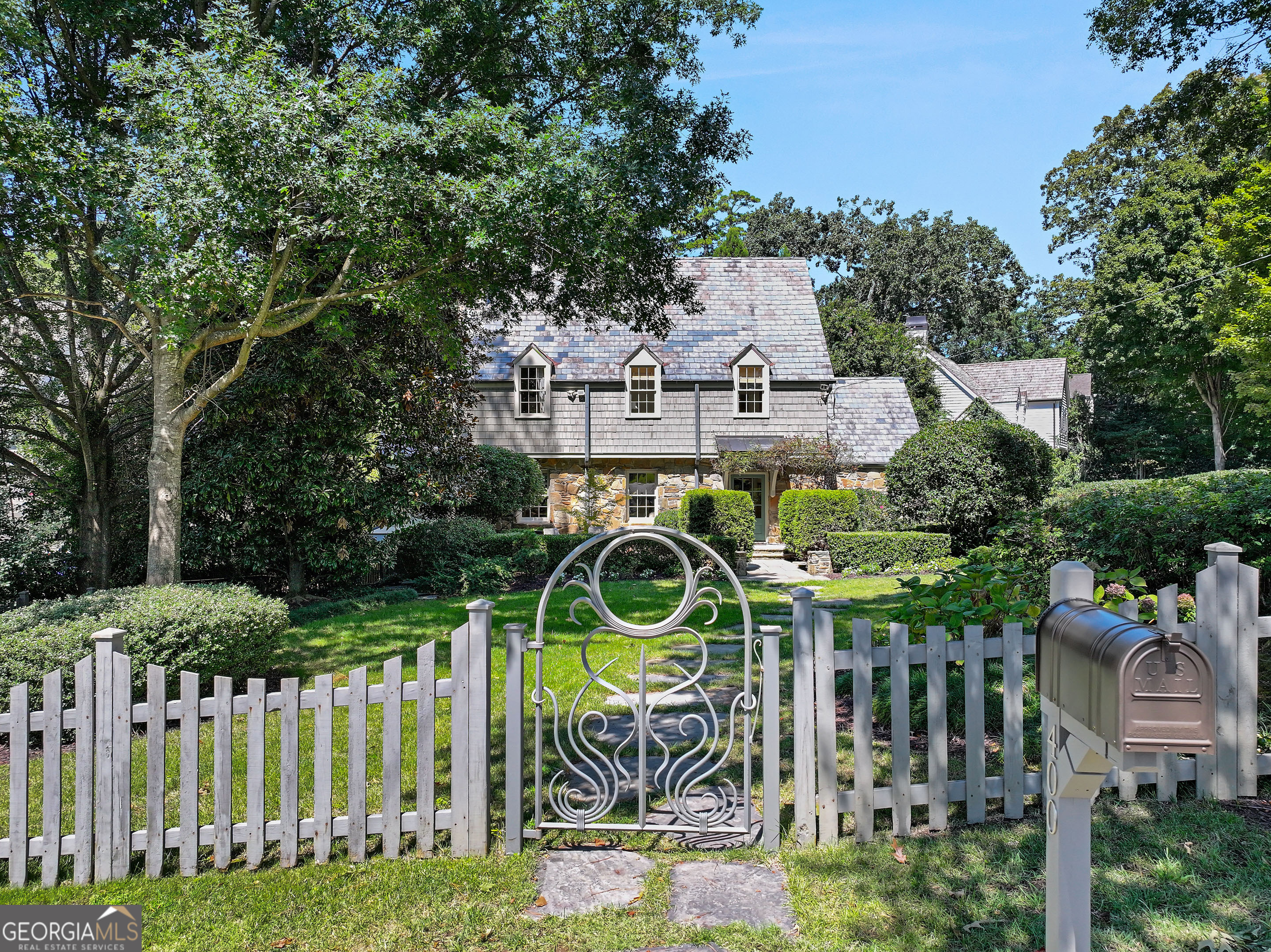 400 Pine Tree DR NE