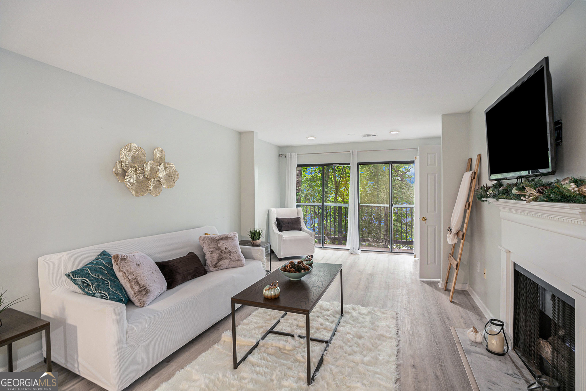 2106 Pine Heights DR