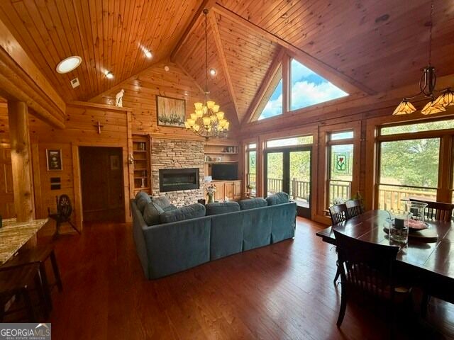 121 Lola DR