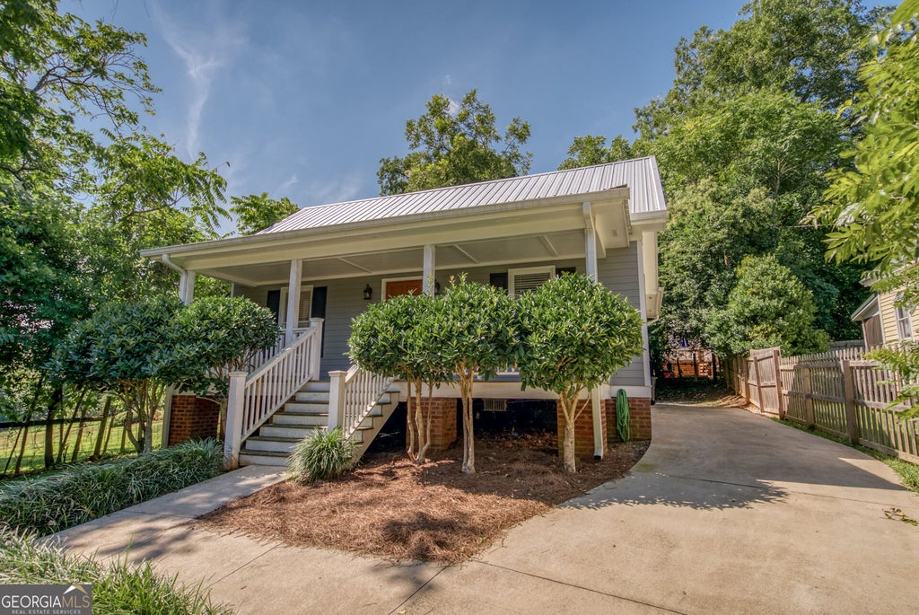 Photo of 264 E Jefferson Street, Madison, GA 30650 (MLS # 10877345)