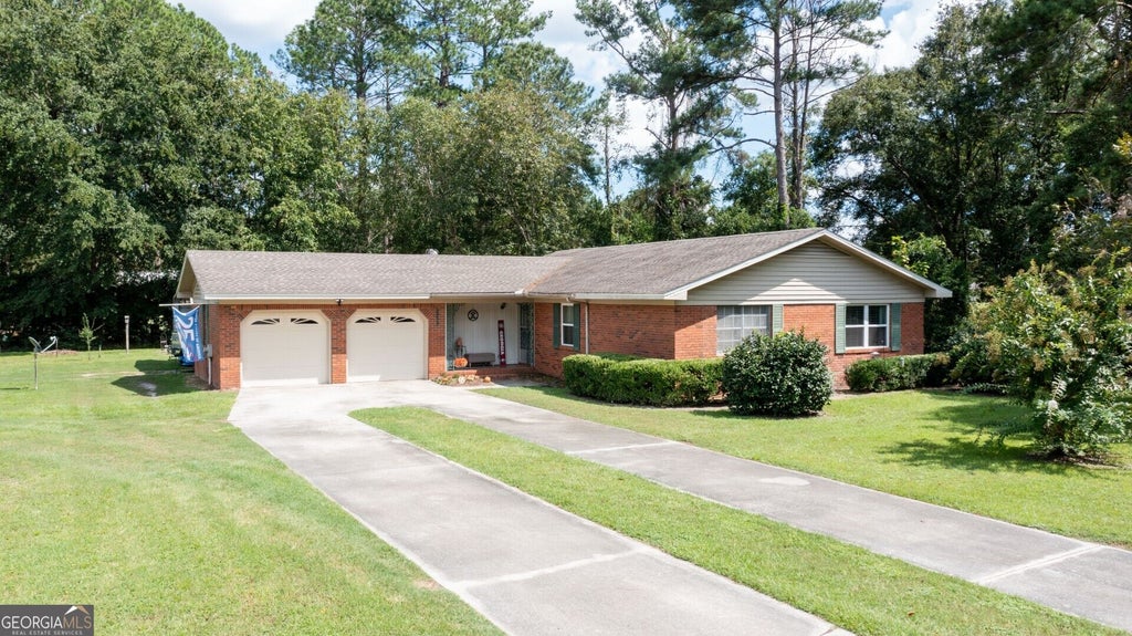 Photo of 2300 Walnut Lane, Waycross, GA 31501 (MLS # 10845326)