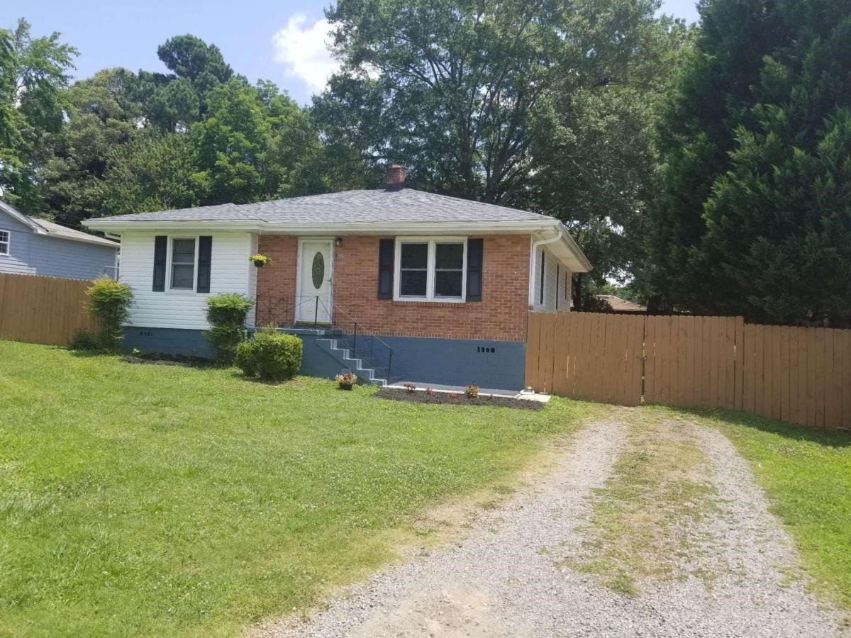 LOCATION ! LOCATION ! LOCATION ! Will not last long. Never to find in this price. Schedule your appointment now !