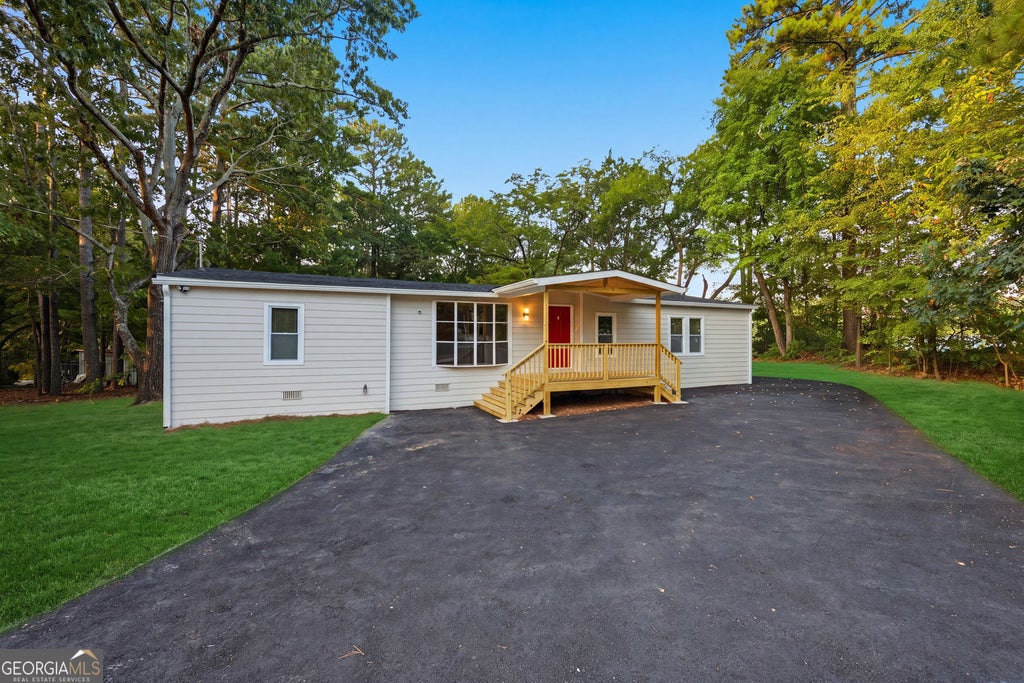 Photo of 1077 New Hope Road, Lawrenceville, GA 30045 (MLS # 10834571)