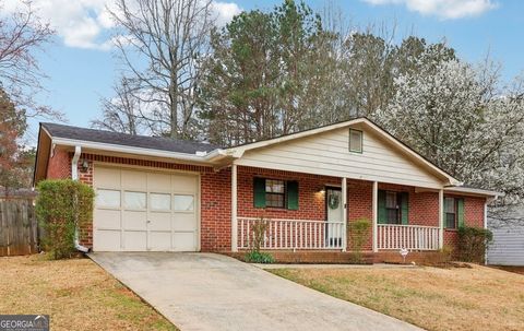 Photo of 979 Walnut Creek Ln, Ln, Jonesboro, GA 30238 (MLS # 10657127)