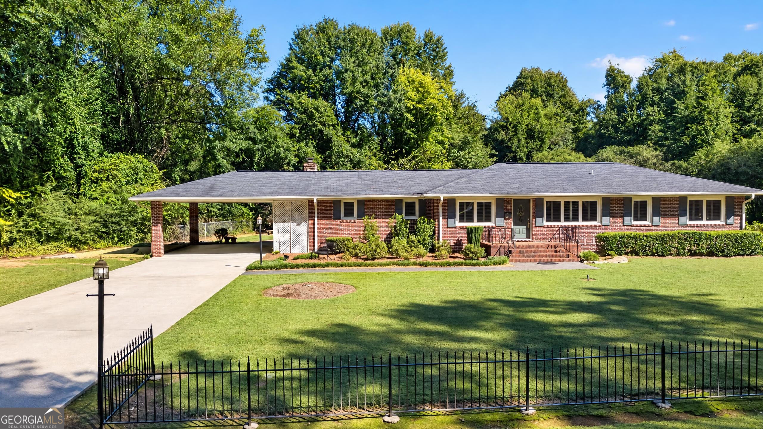 110 Sequoia Drive SE