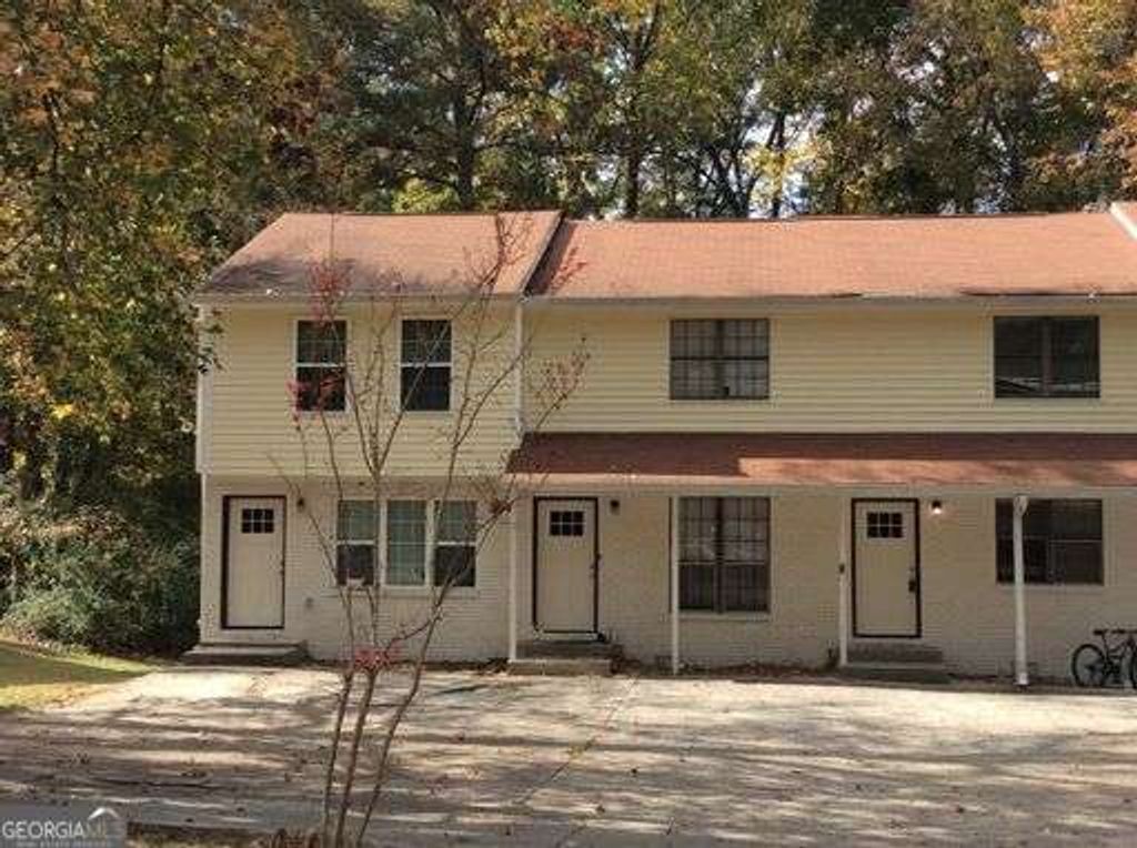 Photo of 130 Meadowbrook Court #B, Fayetteville, GA 30215 (MLS # 10666157)