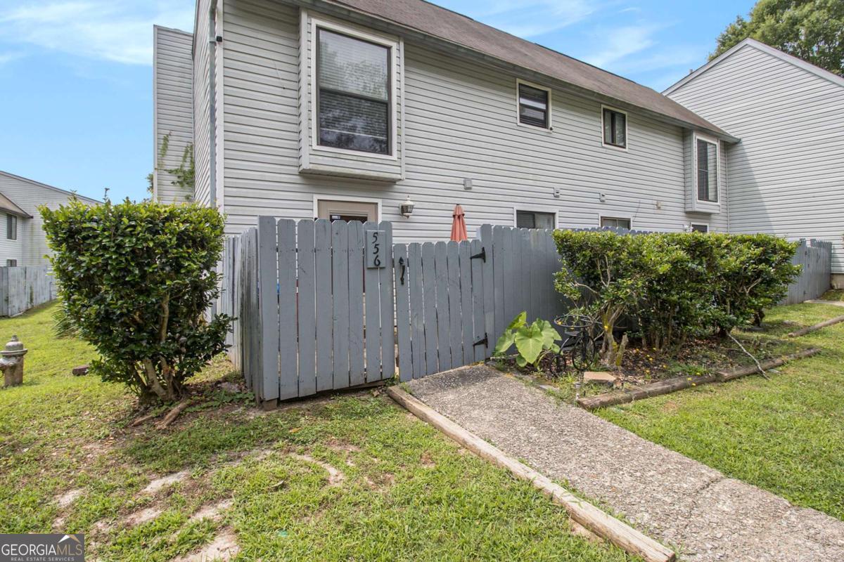 556 Country Greens DR