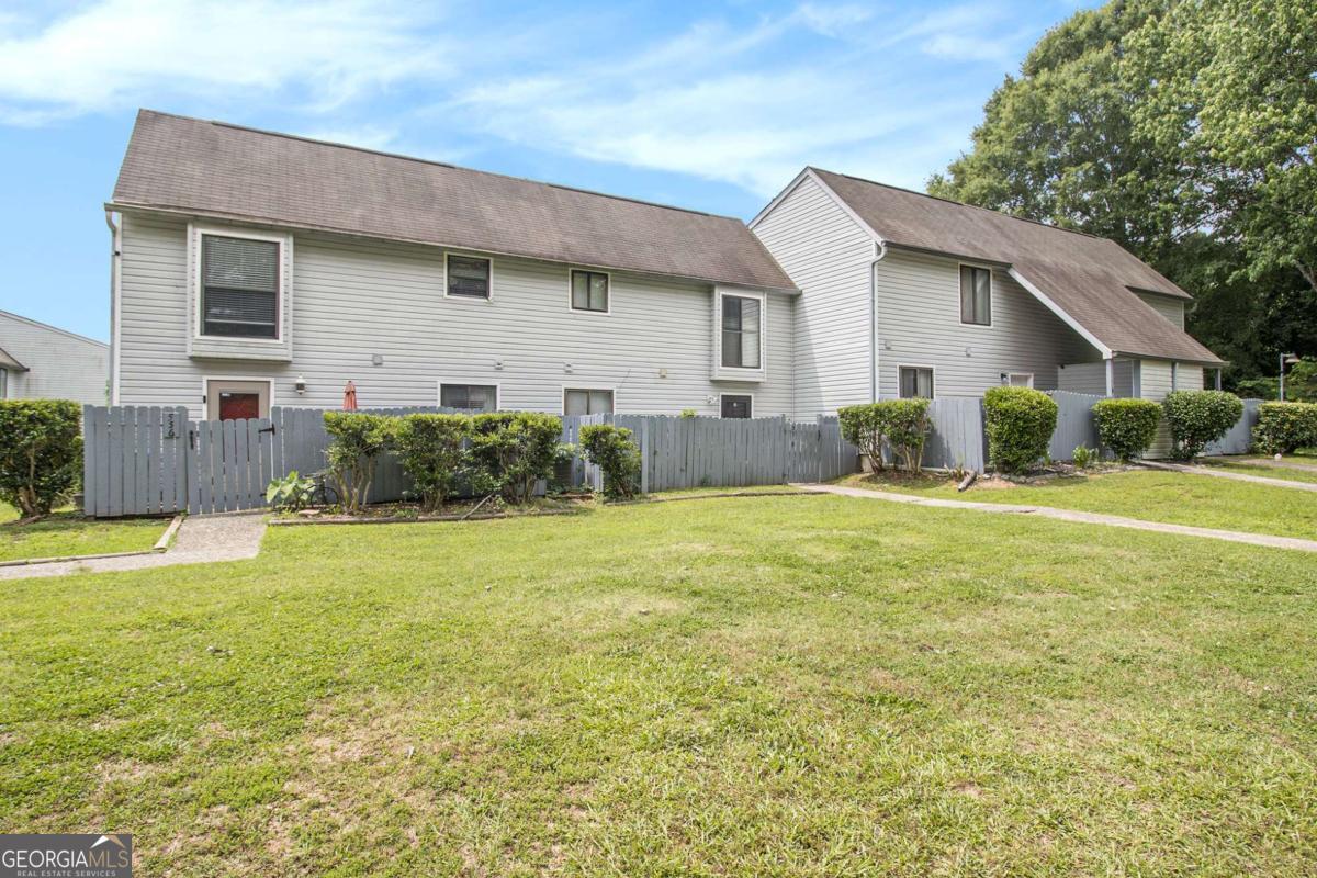 556 Country Greens DR