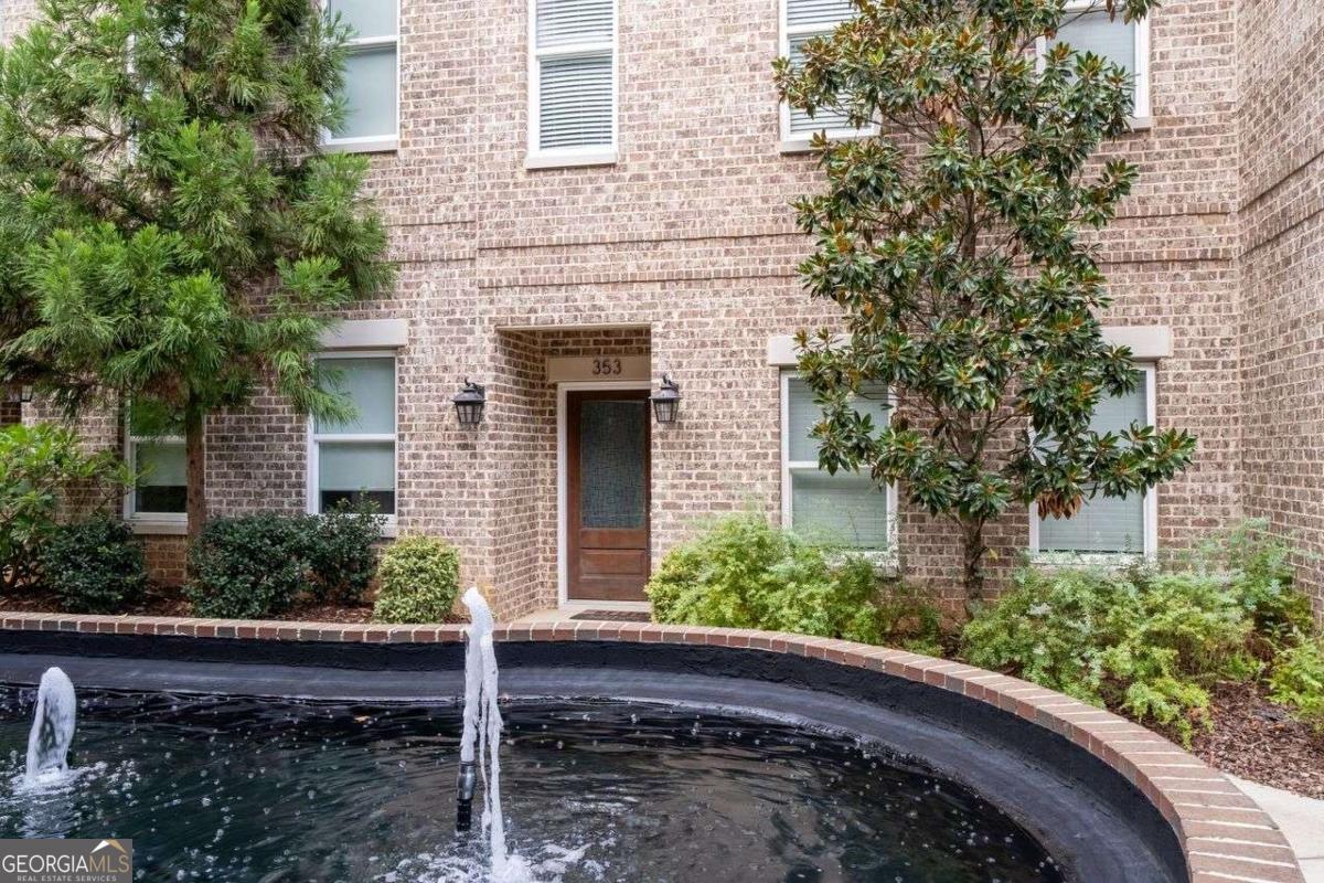 353 Brownstones CIR NE