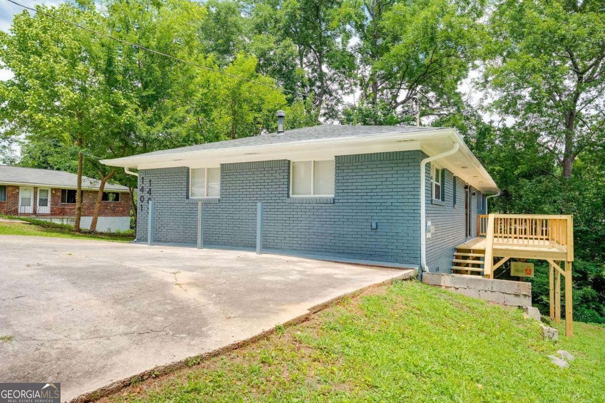 1401 PINE AVE