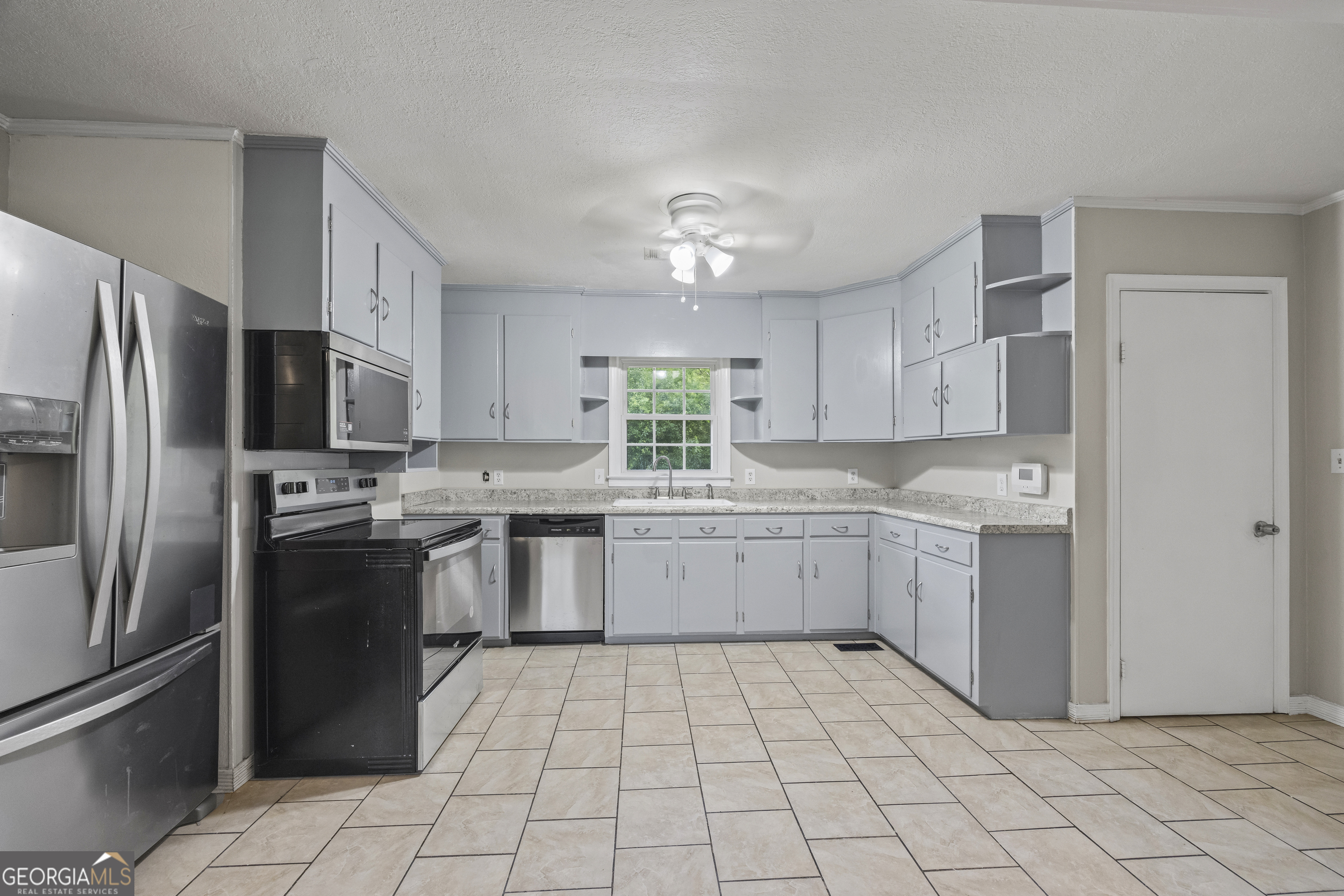 205 Lakeview CIR