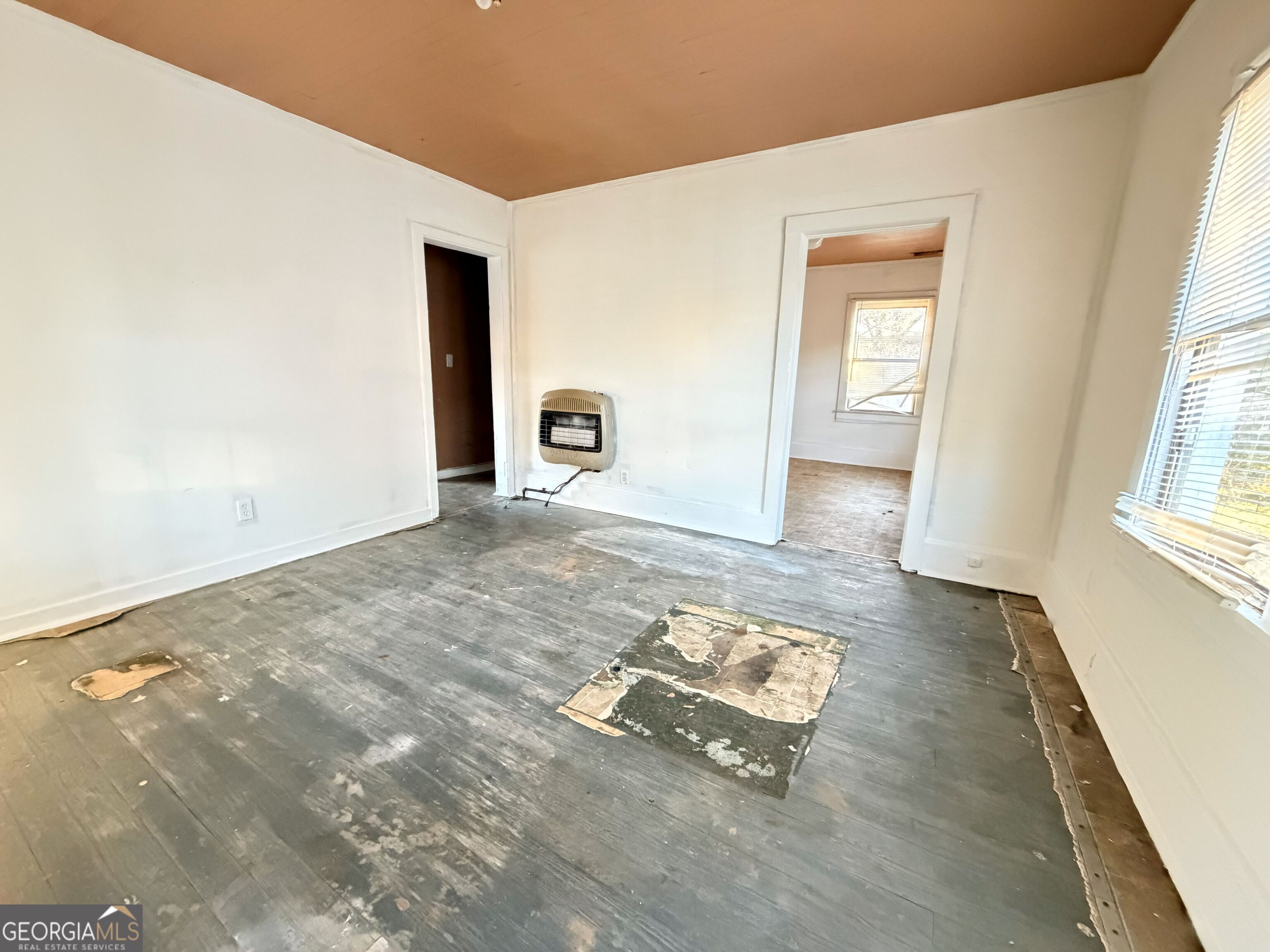 1502 E Roosevelt AVE