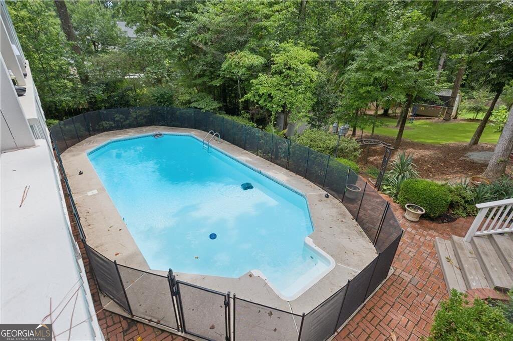3825 Creekview DR NE