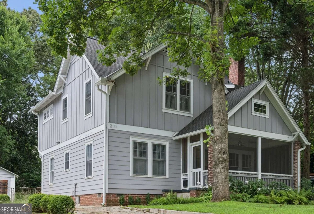 211 Greenwood Circle