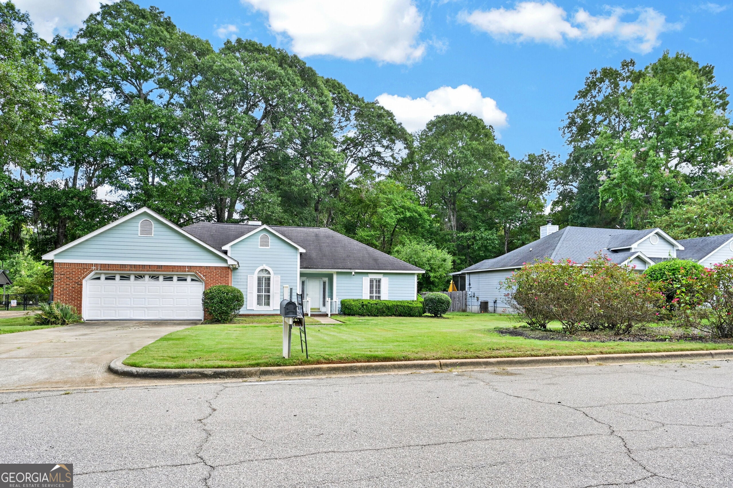 218 Hummingbird LN