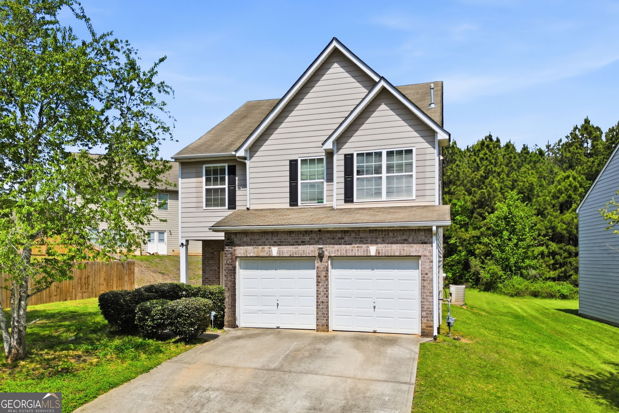 2415 Valley Creek DR