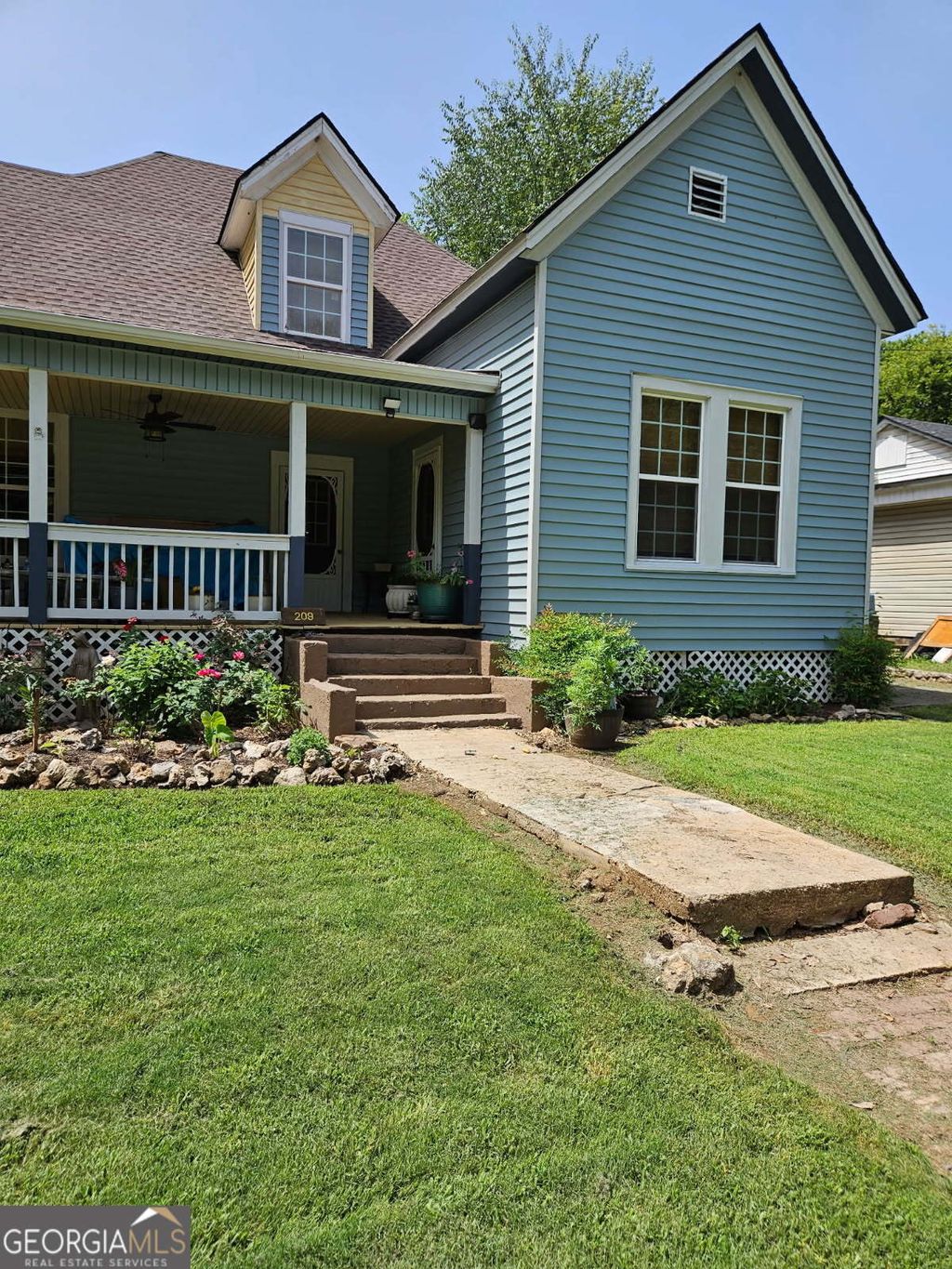 Photo of 209 Gordon Avenue, Calhoun, GA 30701 (MLS # 10650424)