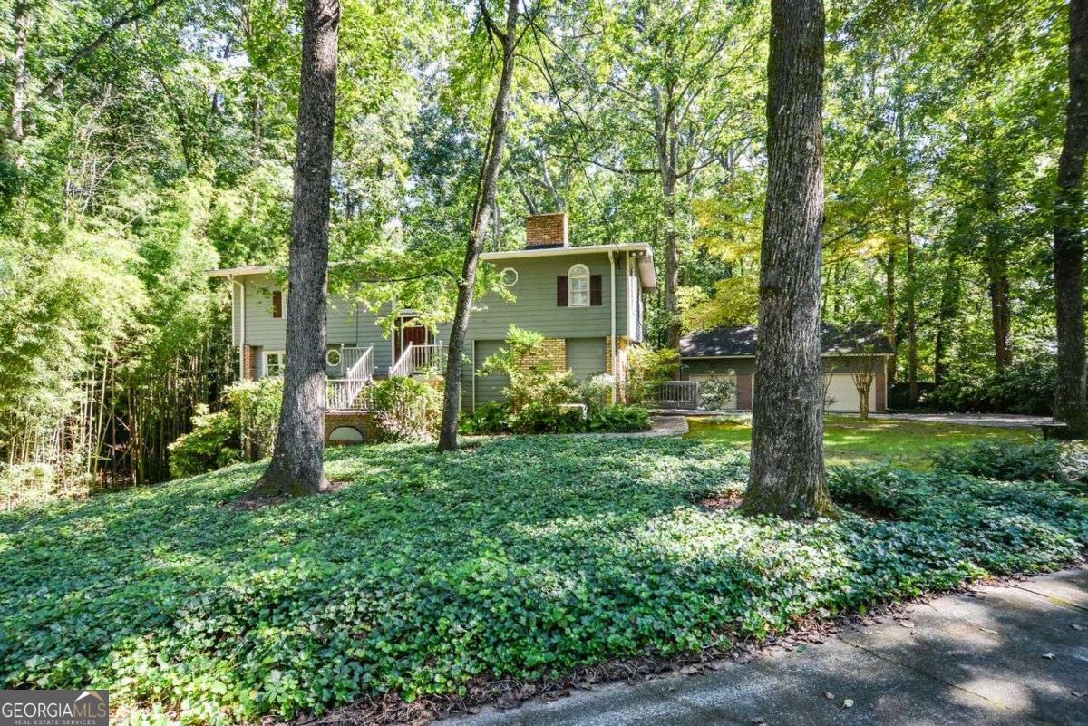 852 Hickory DR SW