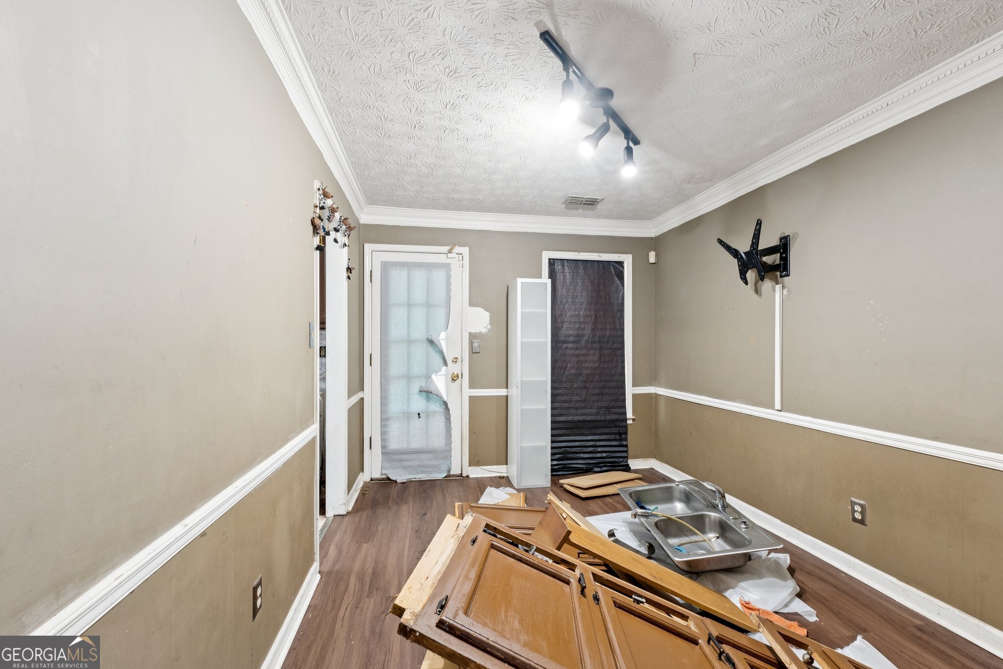 573 Hambrick SQ