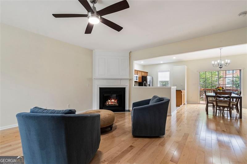 3016 GLENDOWER WAY
