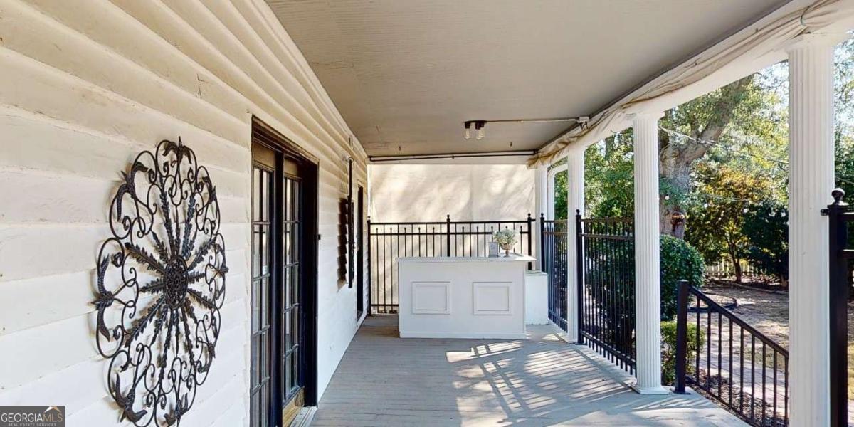 1029 Elm ST