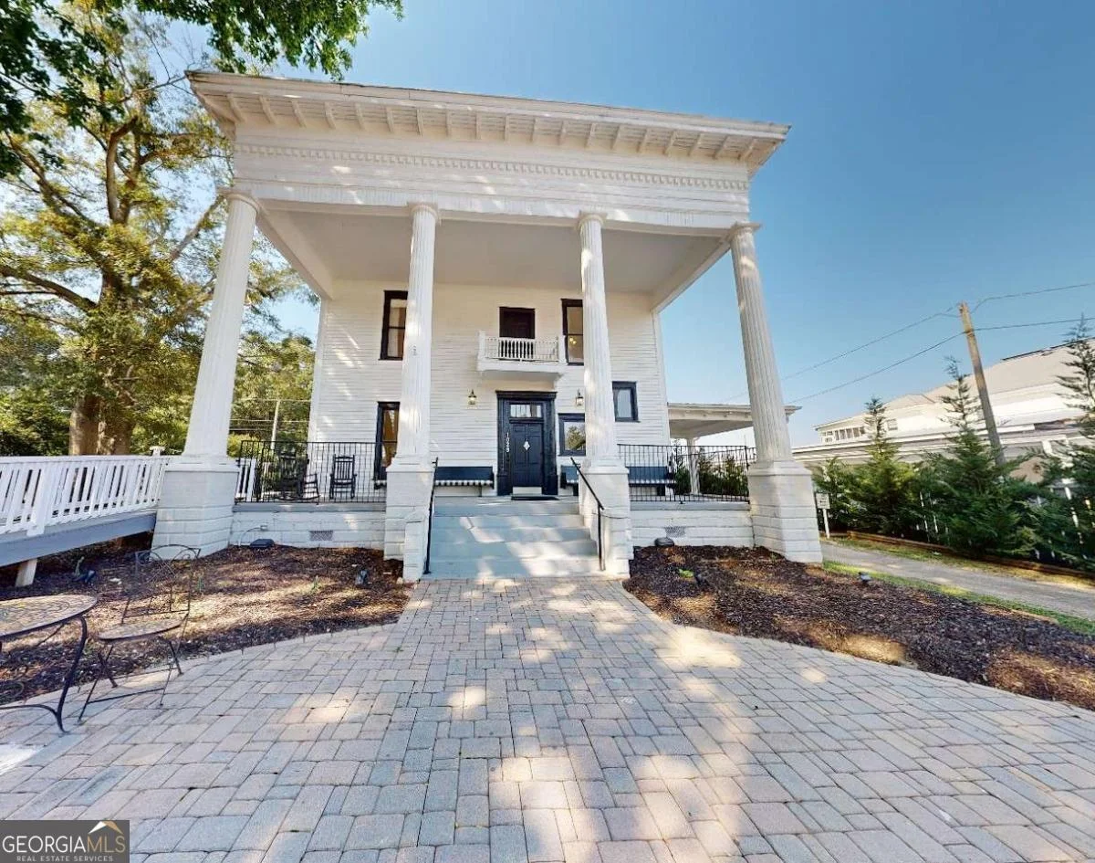 1029 S Elm Street