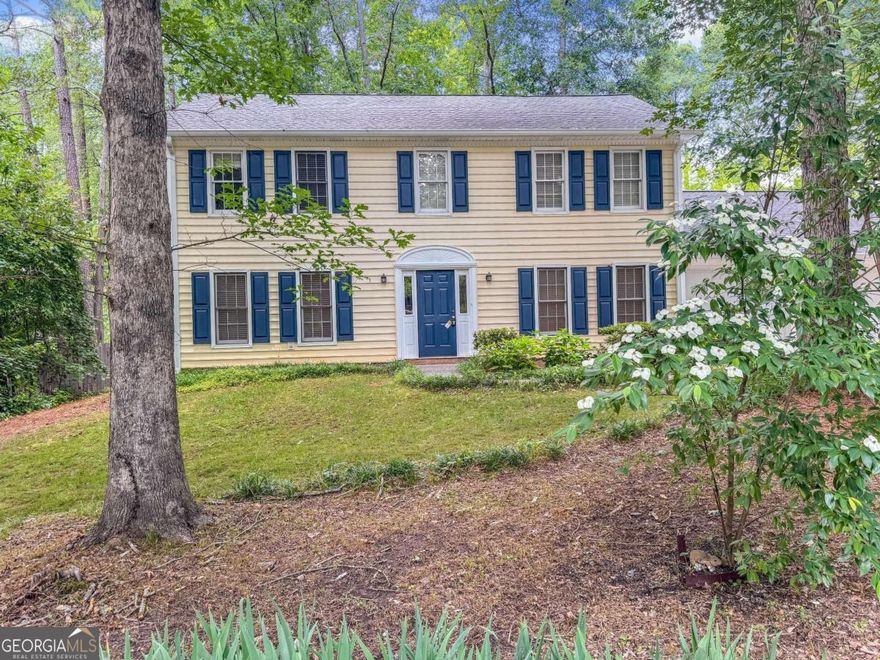Available Now! Renovated East Cobb 4BR / 2.5BA home near Merchants Walk. Walton HS. Private lot at the end of the street w/lg fenced rear yard. New Kitchen (cabinets, counters, lighting). New Flooring throughout. Fresh Paint throughout. Main lvl: Sep Living Rm, Family Rm, Dining Rm, Eat-In Kitchen, Laundry Rm, 2-Car Garage w/Storage Rm. Upstairs is an Oversized Master Suite w/2 Closets, Dbl Vanities and Tiled Tub/Shwr. Also upstairs are 3 BRs and a Hall BA w/new vanity, lighting and mirror. Resident Benefit Package included. Check out our 5-Star Reviews on Google. Rent quoted reflects discount for on time payment, ask for details.