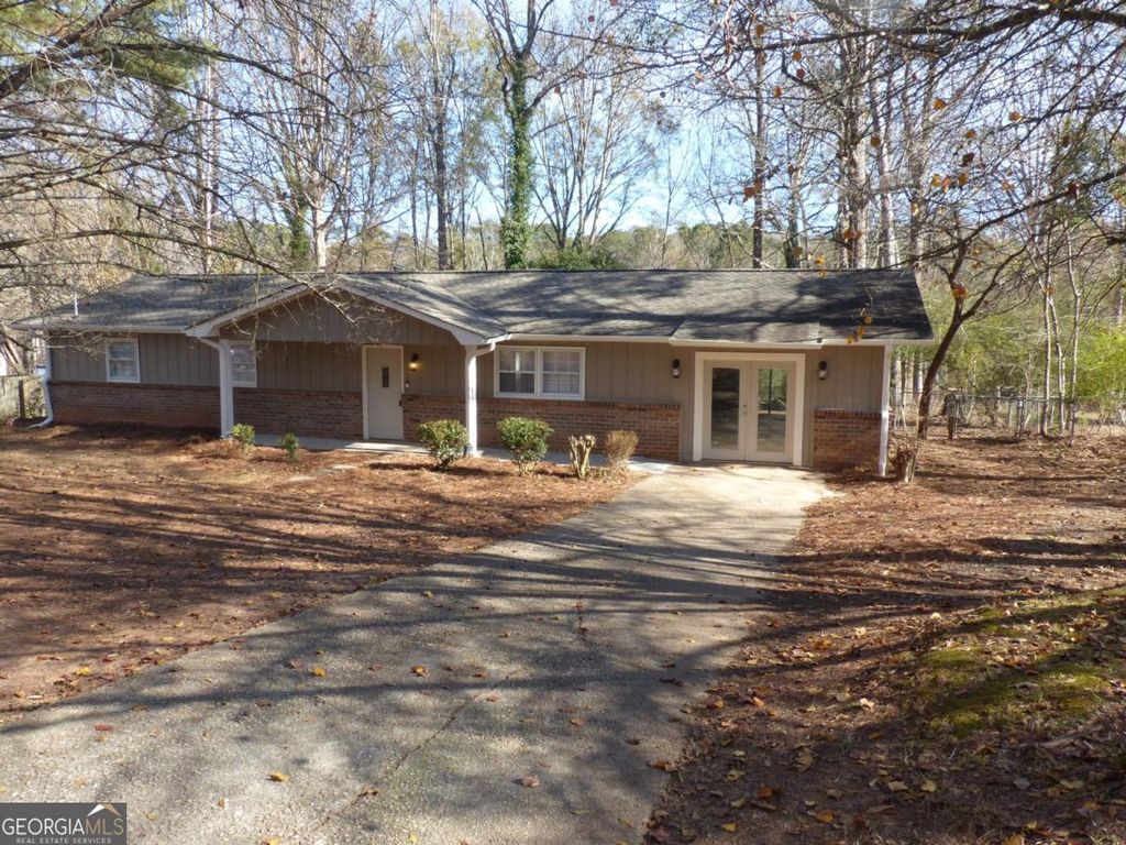 Photo of 2984 Bicentennial Drive, Stone Mountain, GA 30087 (MLS # 10661389)