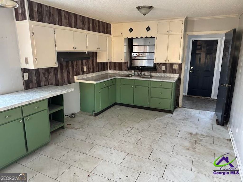 Photo of 151 Edmundson Circle, Cochran, GA 31014 (MLS # 10681557)