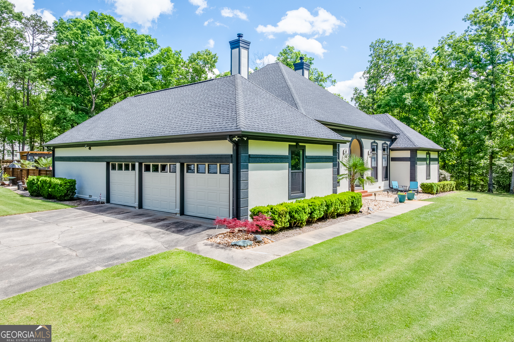 1198 Lakeshore Drive