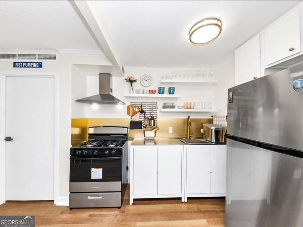 Photo of 2285 Peachtree Road NE #803, Atlanta, GA 30309 (MLS # 10707956)