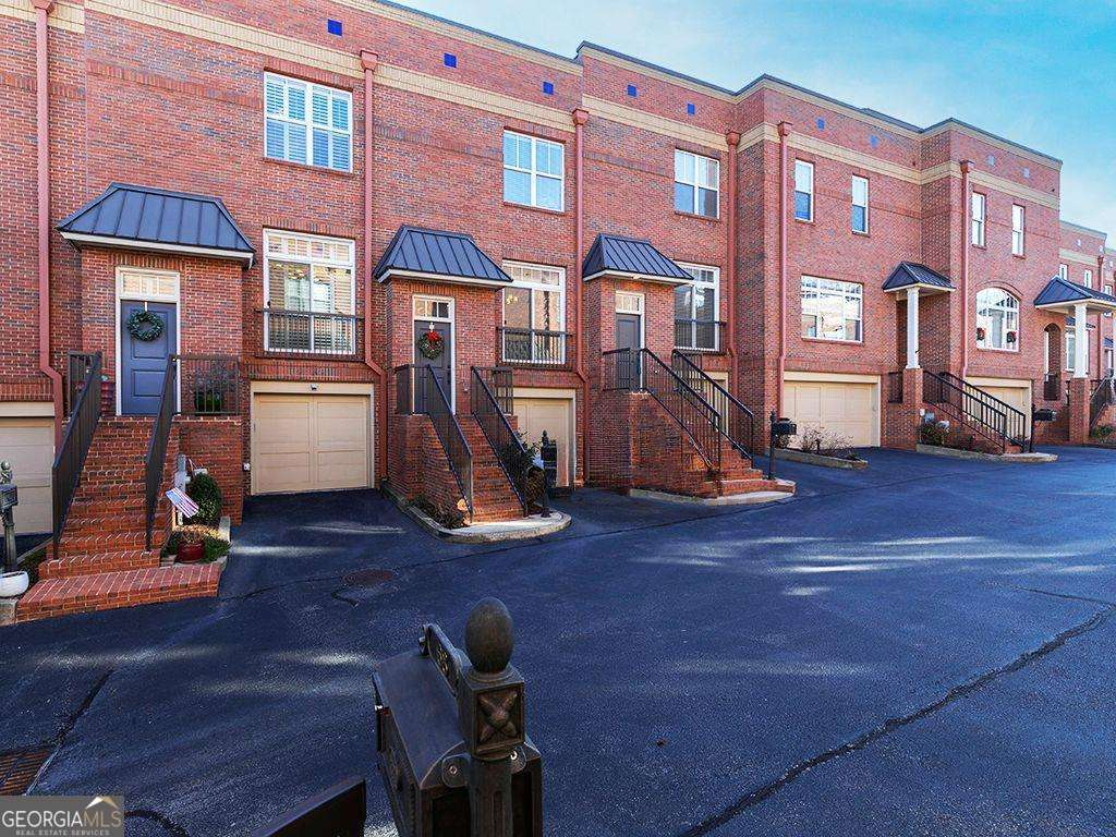 62 Emerson Hill SQ
