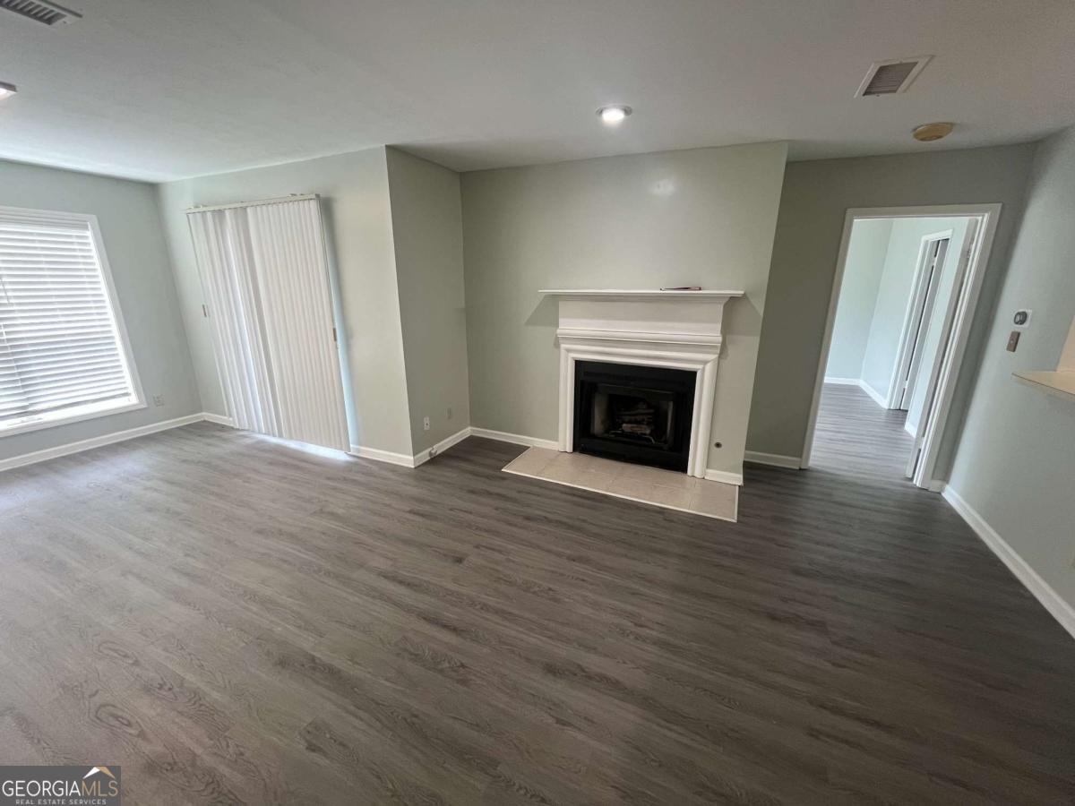 702 Mill Pond DR SE