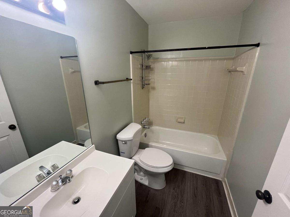 702 Mill Pond DR SE