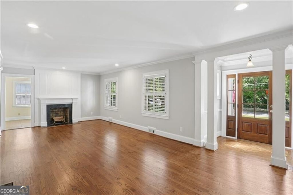 Photo of 553 Woodward Way NW, Atlanta, GA 30305 (MLS # 10802539)