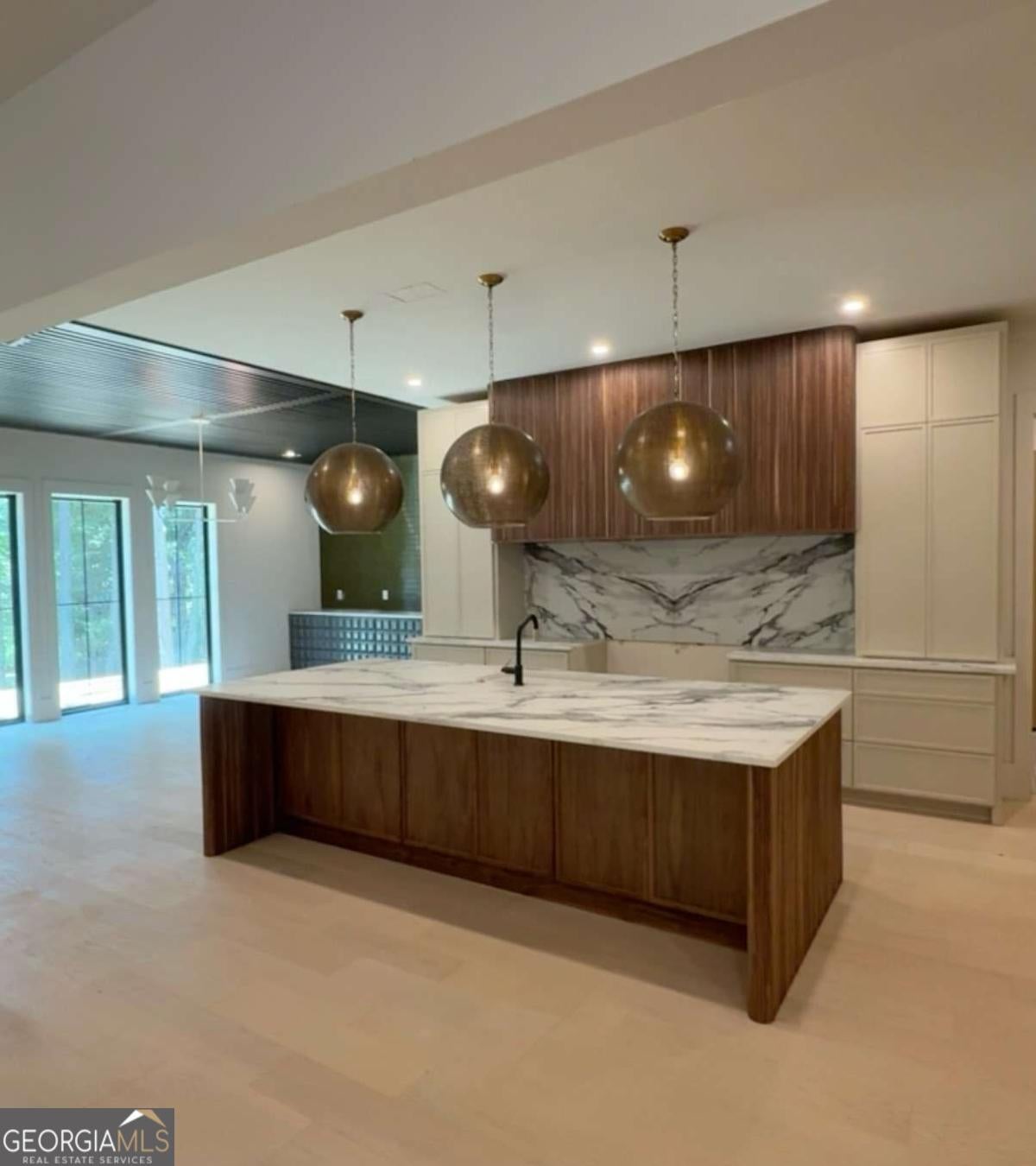 1671 Manhasset DR