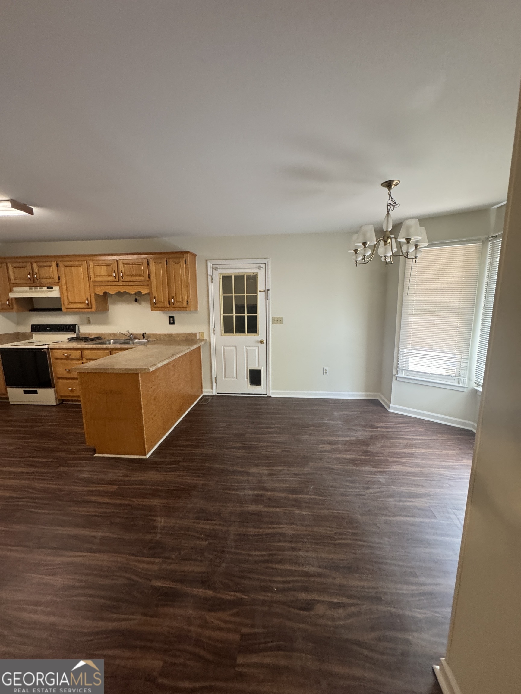 571 Gold Ridge RD
