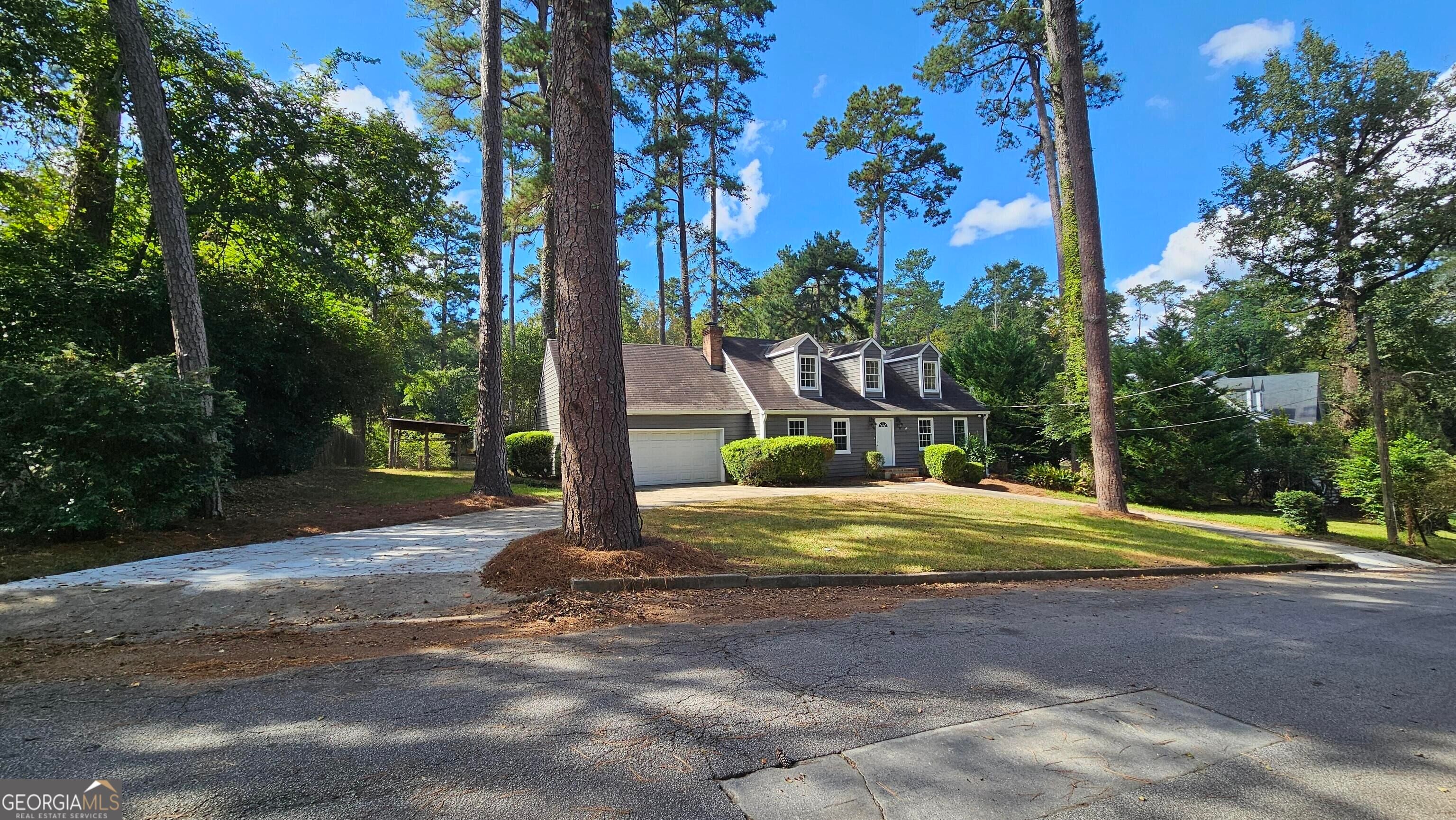 390 Riverdale RD