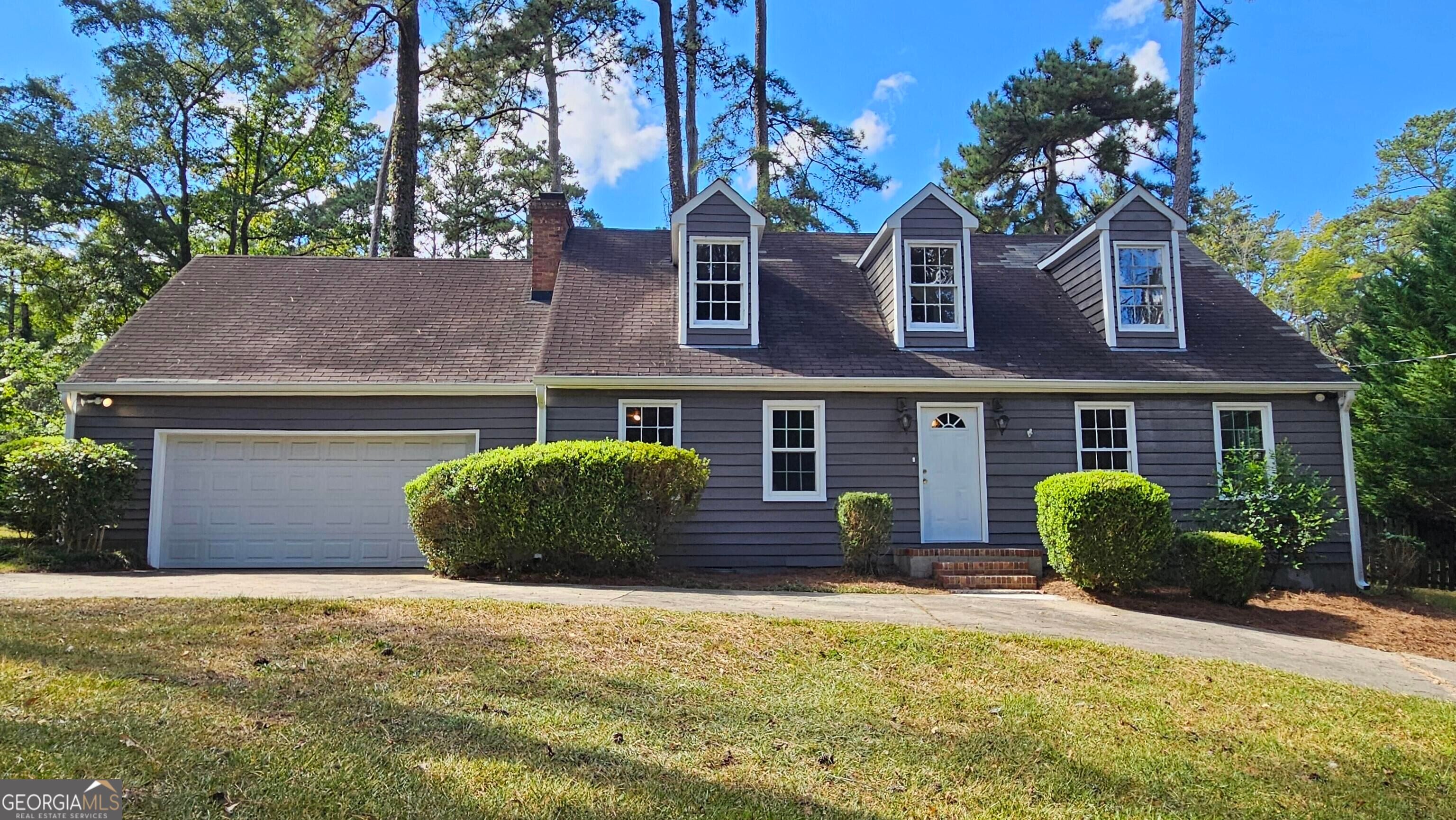 390 Riverdale RD