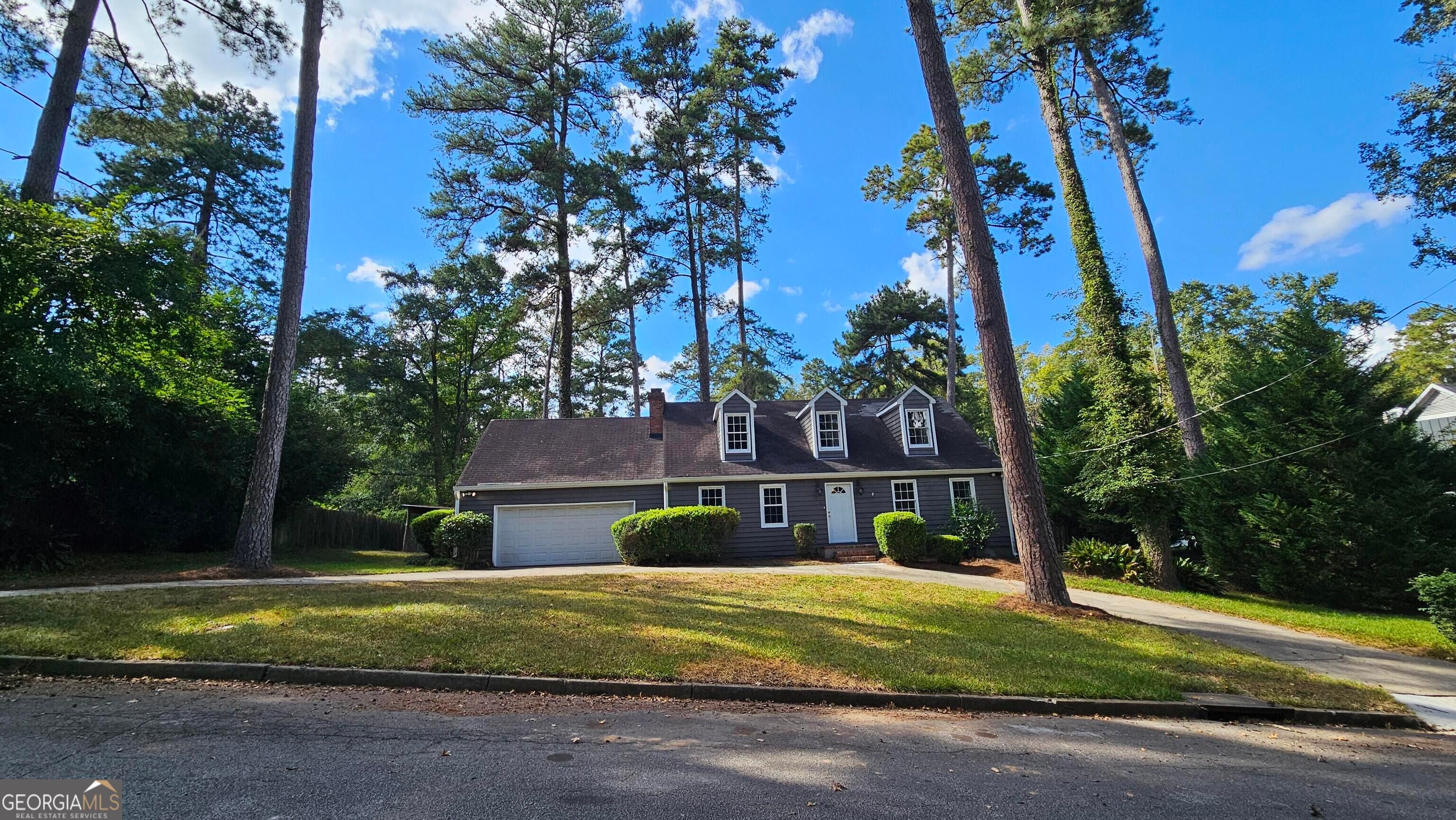 390 Riverdale RD