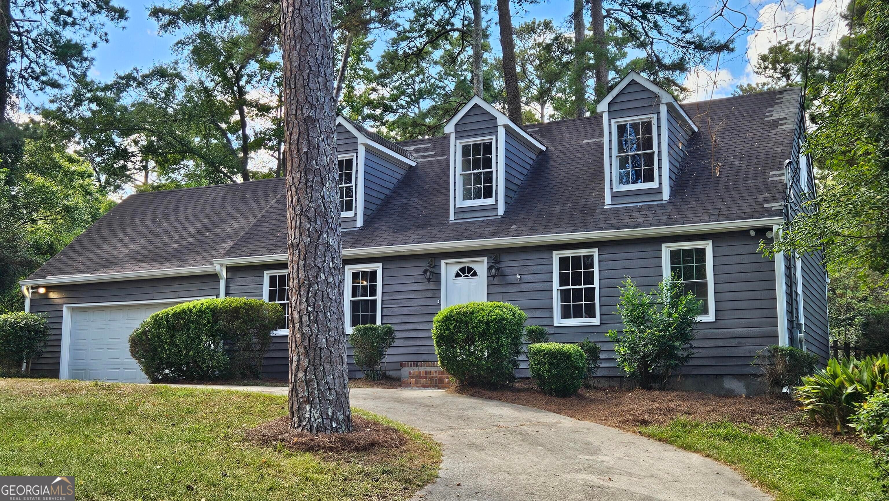390 Riverdale RD